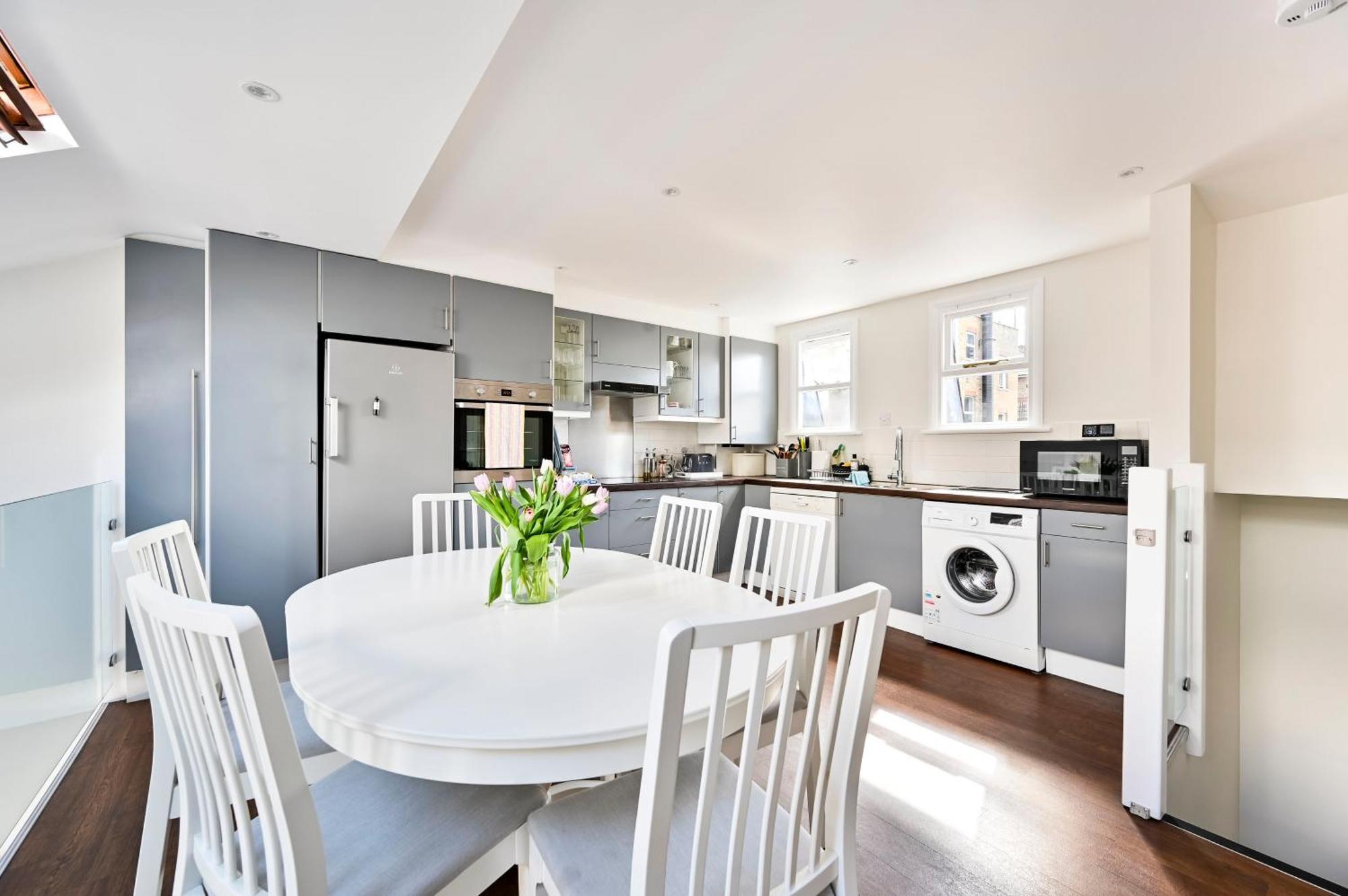 Appartamento New Chic 3-Bed Flat In Clapham Londra Esterno foto