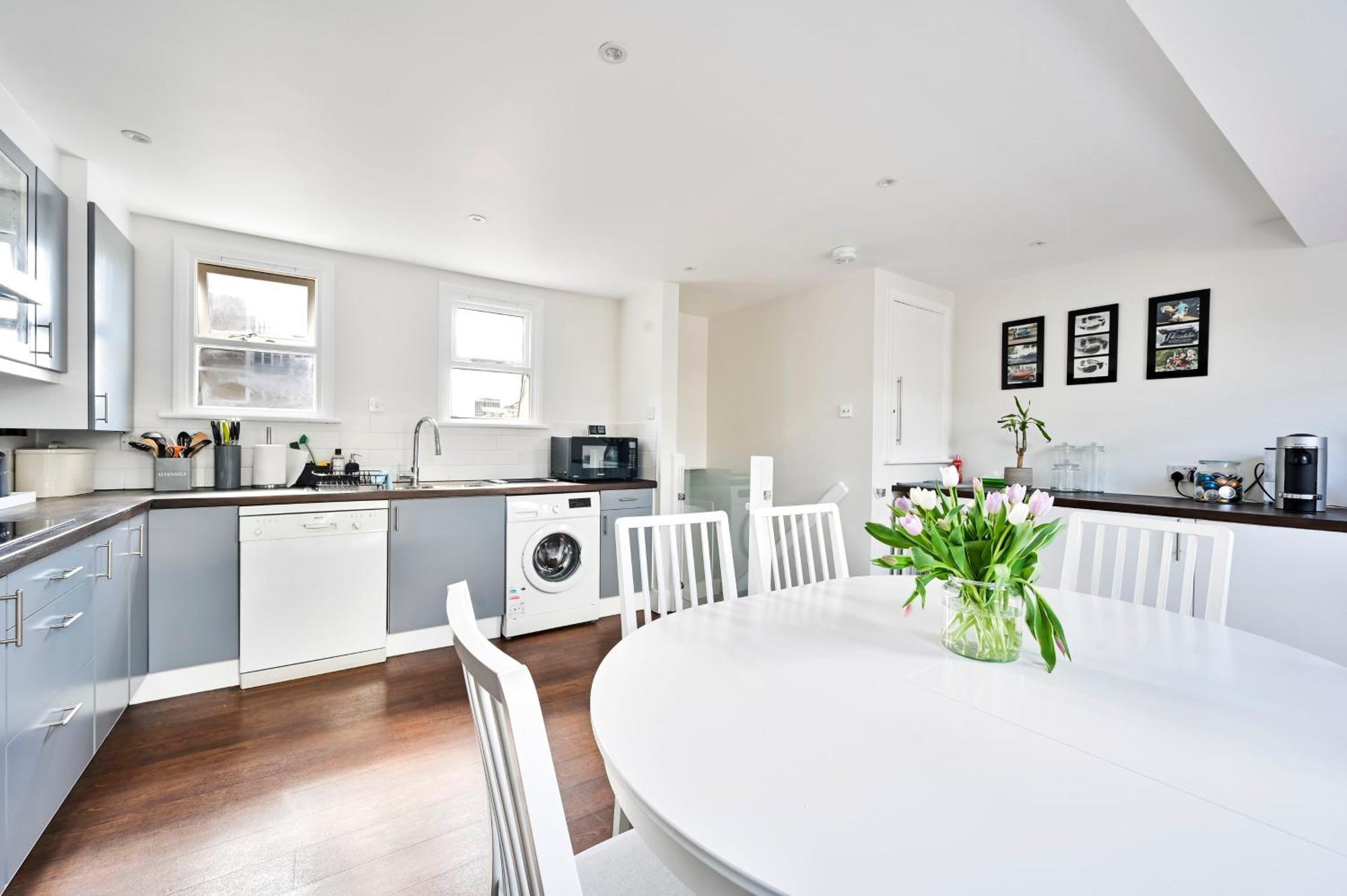 Appartamento New Chic 3-Bed Flat In Clapham Londra Esterno foto